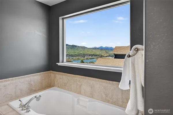 $769,500 | 2620 Fancher Landing, East Wenatchee, WA 98802