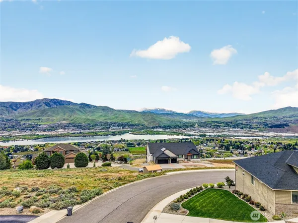 $769,500 | 2620 Fancher Landing, East Wenatchee, WA 98802
