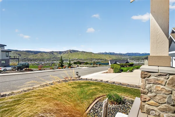 $769,500 | 2620 Fancher Landing, East Wenatchee, WA 98802