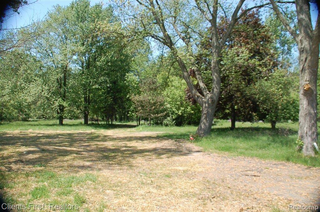 1695 North Beck Road Canton, MI 48187 - Photo 2 of 5 DSC_8148.JPG