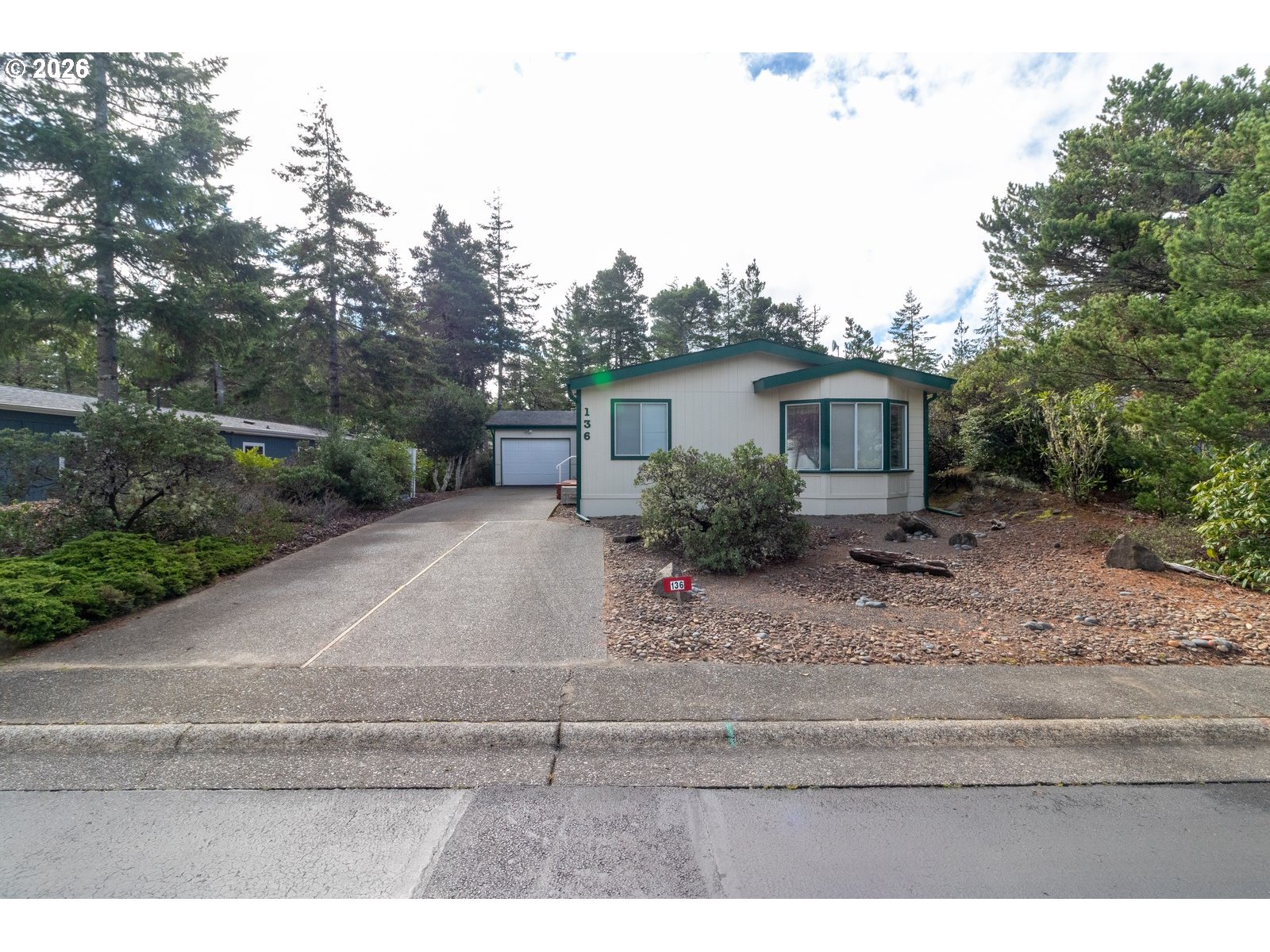 136 43rd Way Florence, OR 97439 - Photo 4 of 36