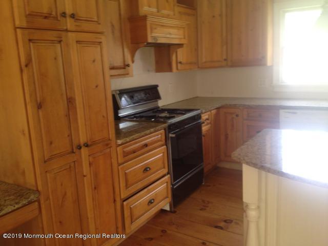 574 E Road Belford, NJ 07718 - Photo 16 of 19 Kitchen4