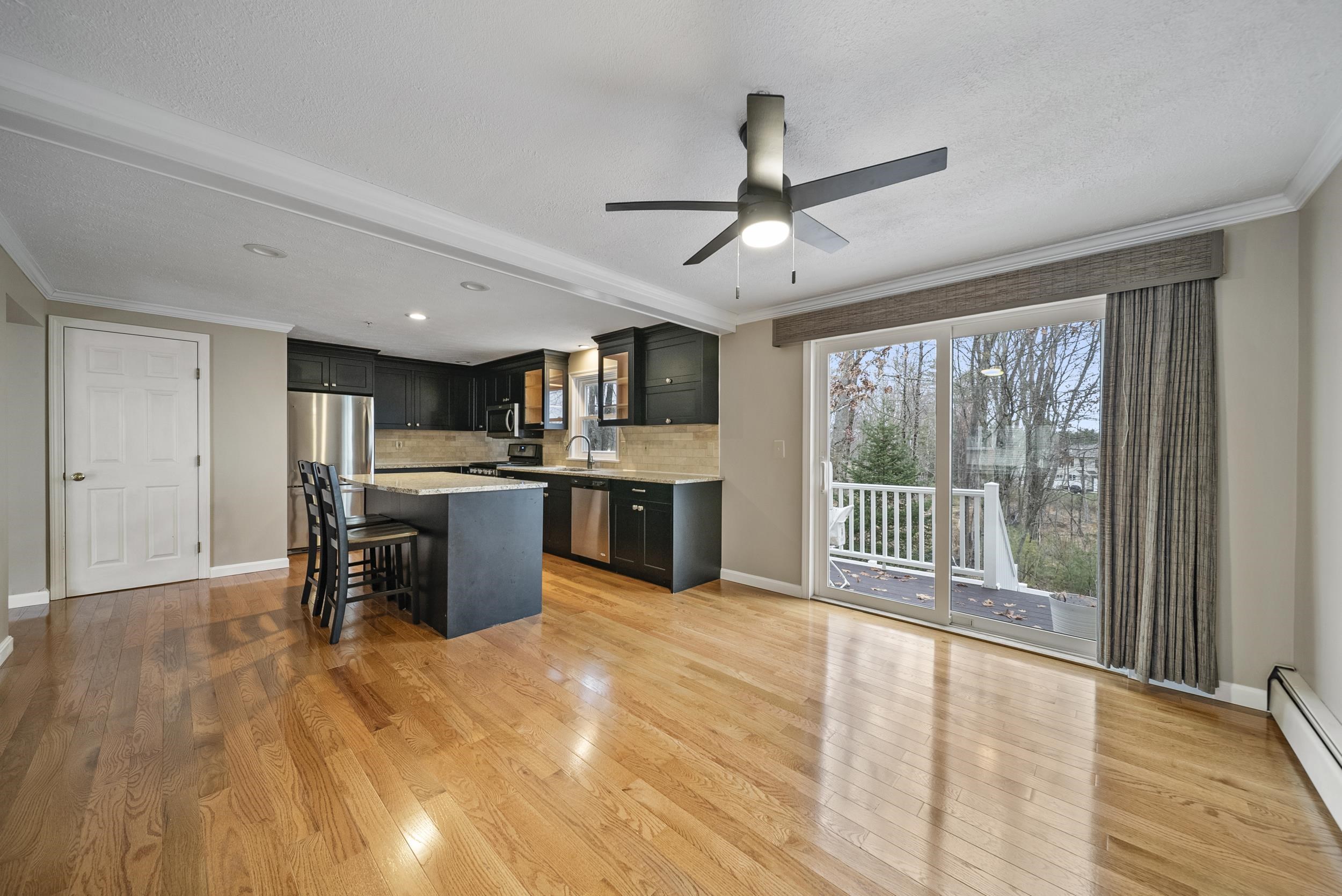 624 Hackett Hill Road Manchester, NH 03102 - Photo 10 of 38