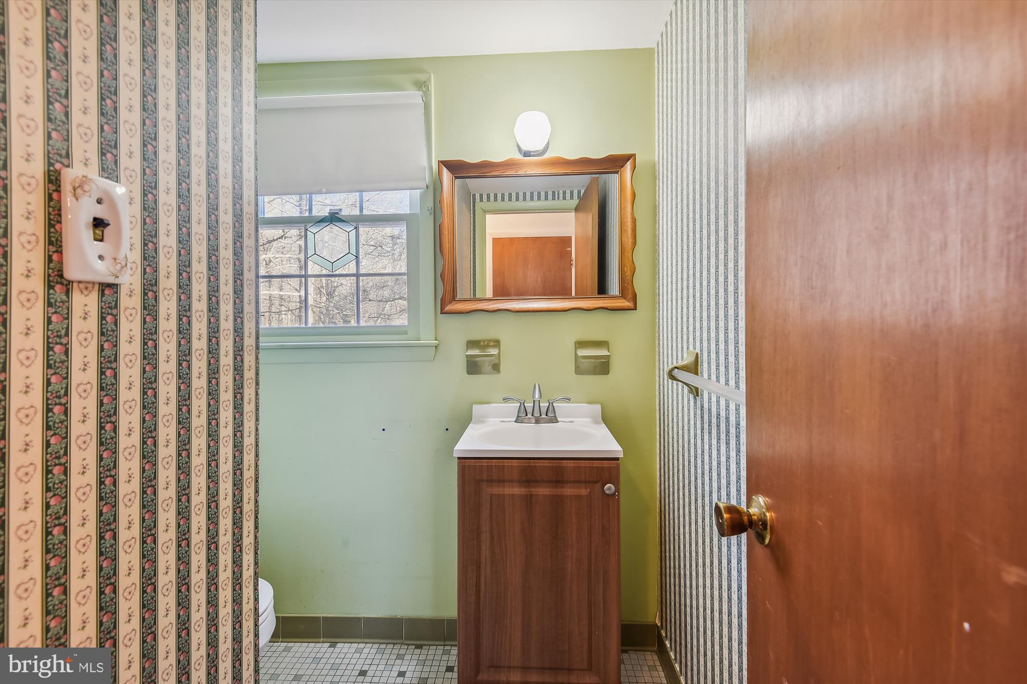 9589 Meetze Road Midland, VA 22728 - Photo 13 of 54 Power Room on Main Level