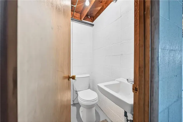 a view of utility room