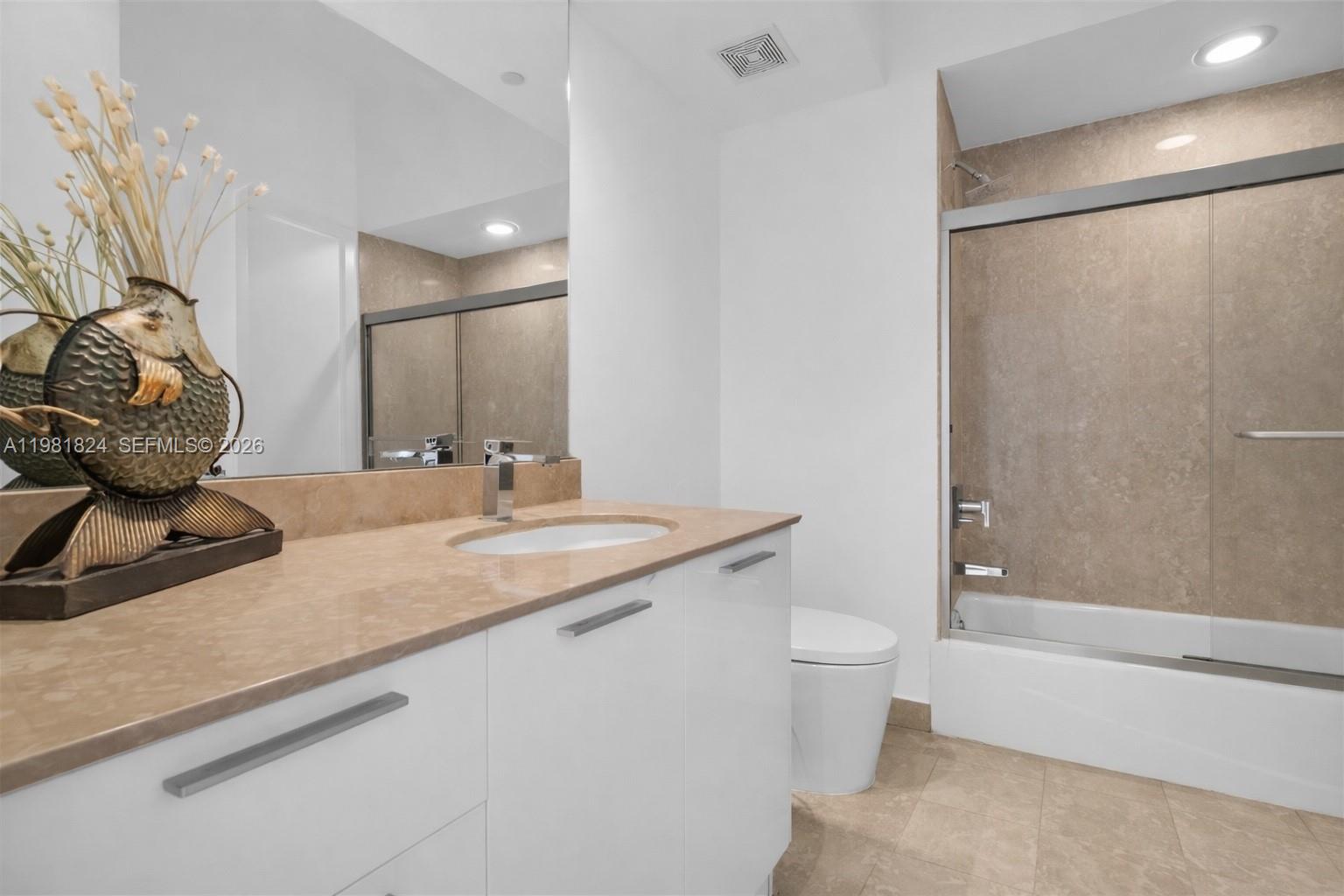 400 Alton Road, Unit 407 Miami Beach, FL 33139 - Photo 11 of 20