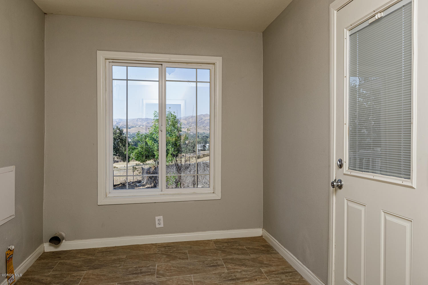 5829 Oak Knolls Road Simi Valley, CA 93063 - Photo 20 of 33 a view of a room with window