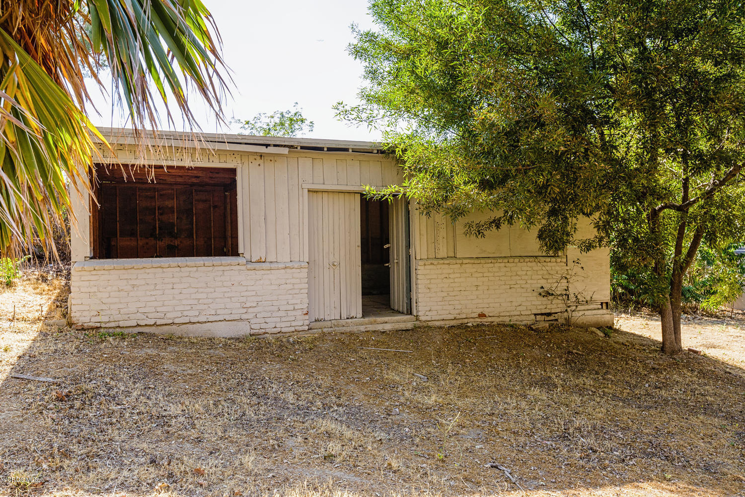 5829 Oak Knolls Road Simi Valley, CA 93063 - Photo 27 of 33 a house with trees in front of it