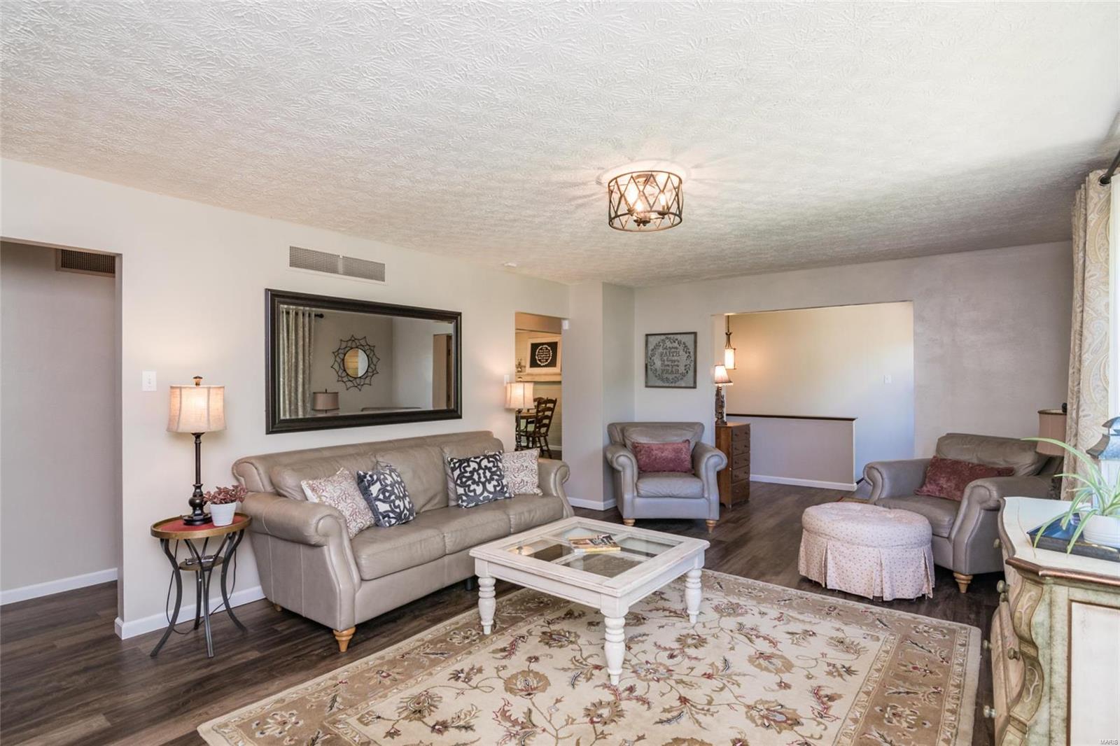 3307 Bluff Road Edwardsville, IL 62025 - Photo 5 of 42 Gallery Image 5