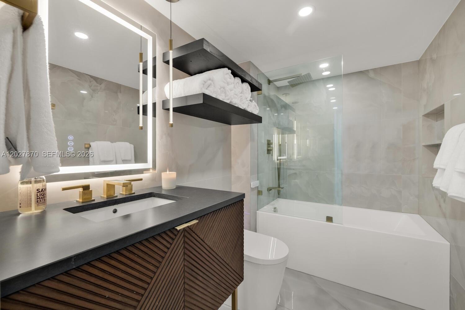 90 Alton Road, Unit 2207 Miami Beach, FL 33139 - Photo 18 of 24