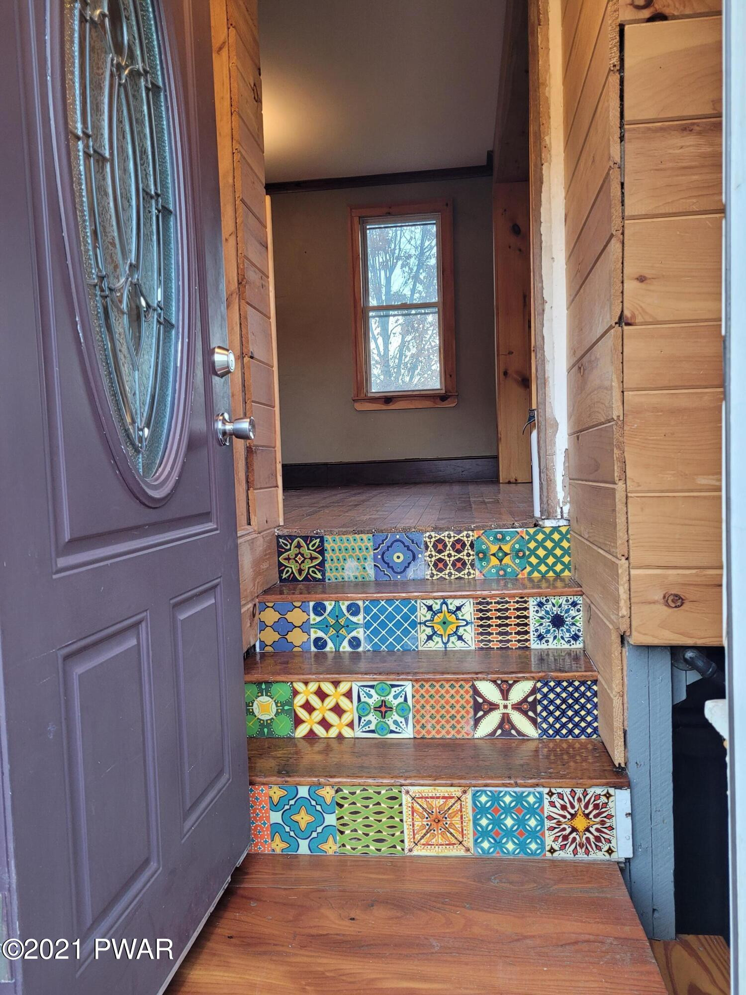 15 Merwin Street Waymart, PA 18472 - Photo 15 of 29 Front door looking in