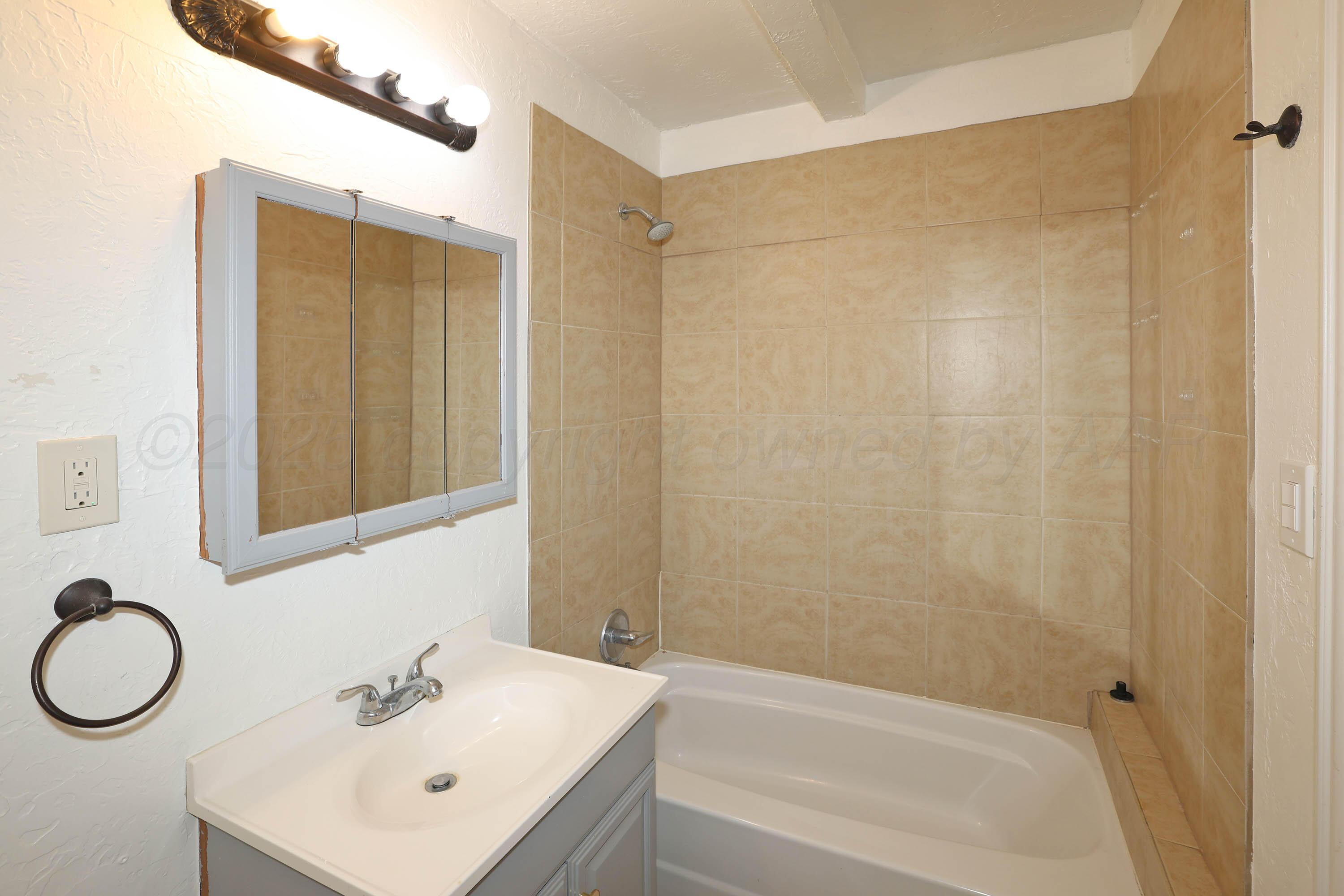 3905 South Tyler Street Amarillo, TX 79110 - Photo 16 of 25 15-Primary Bath