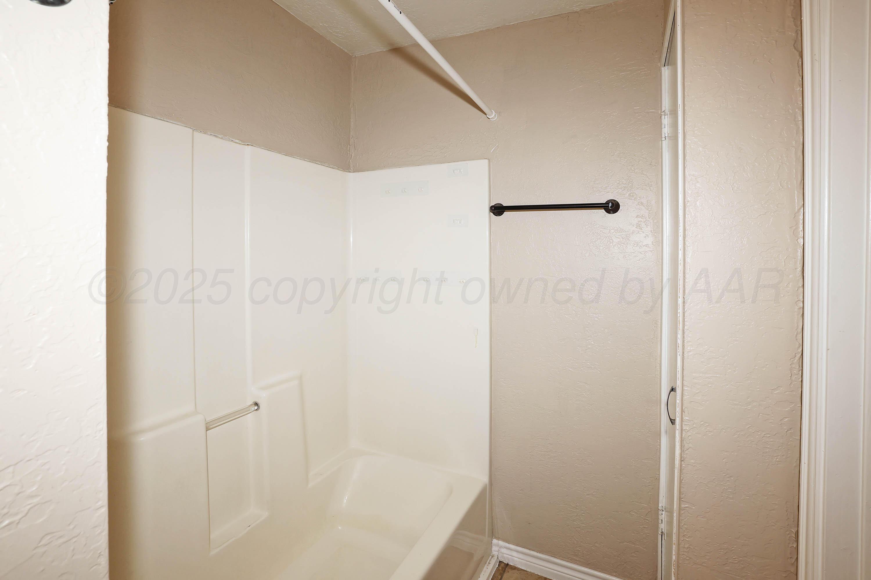 3905 South Tyler Street Amarillo, TX 79110 - Photo 23 of 25 22-Bathroom