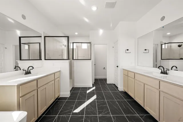 $587,484 | 205 Hollingsworth Lane, Glenn Heights, TX 75154