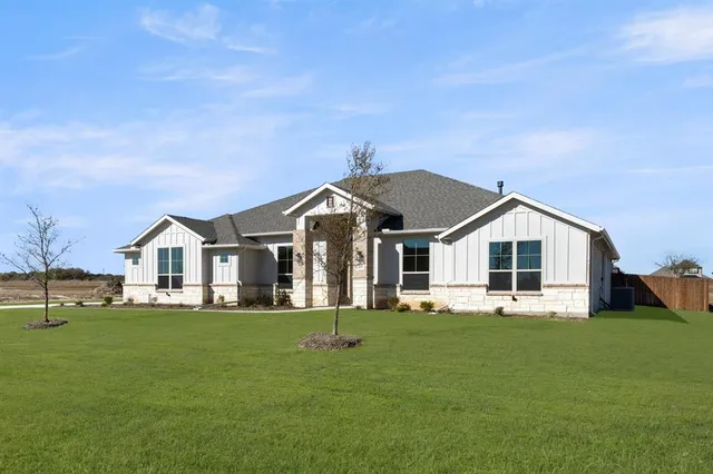 $587,484 | 205 Hollingsworth Lane, Glenn Heights, TX 75154