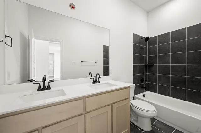 $587,484 | 205 Hollingsworth Lane, Glenn Heights, TX 75154