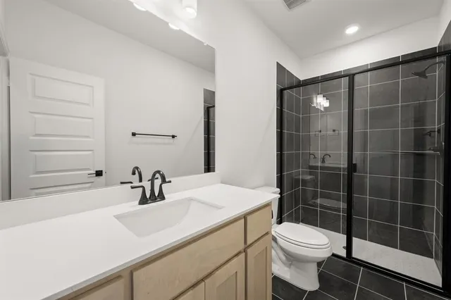 $587,484 | 205 Hollingsworth Lane, Glenn Heights, TX 75154