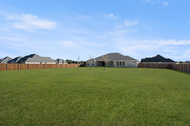 $587,484 | 205 Hollingsworth Lane, Glenn Heights, TX 75154