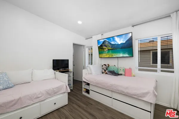 $565,000 | 11377 Osborne Place, Unit 6, Sylmar, CA 91342