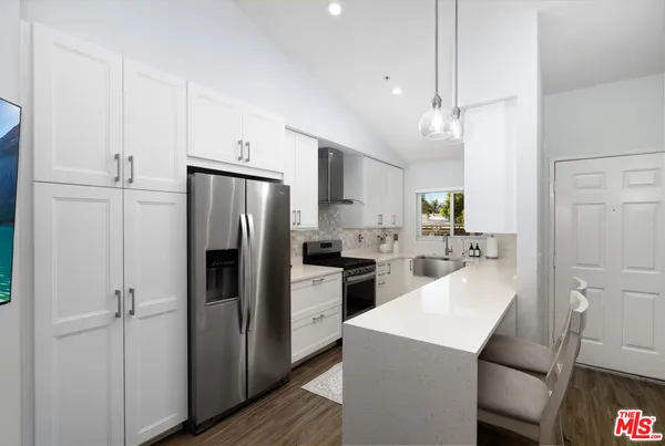 $565,000 | 11377 Osborne Place, Unit 6, Sylmar, CA 91342