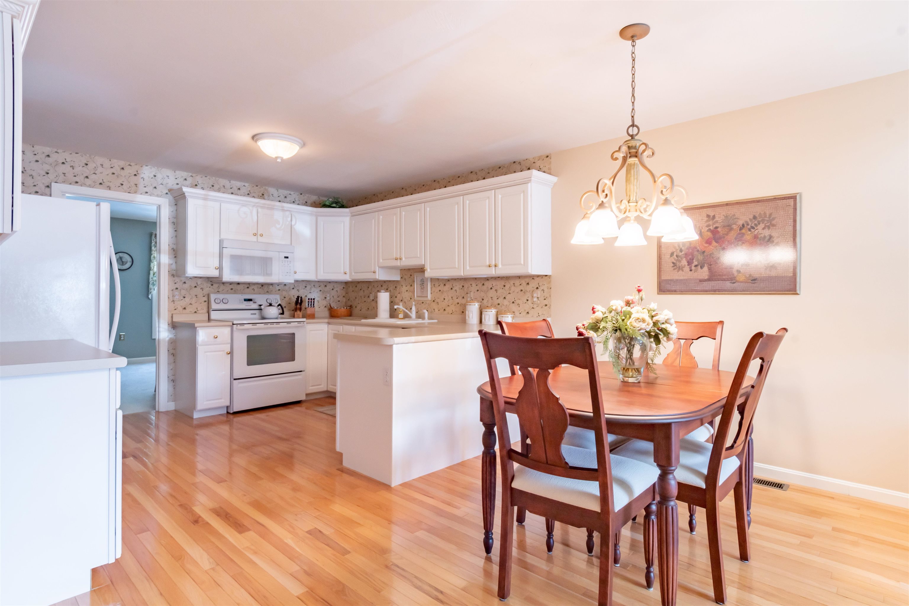 26 Pleasant Street Windham, NH 03087 - Photo 7 of 33
