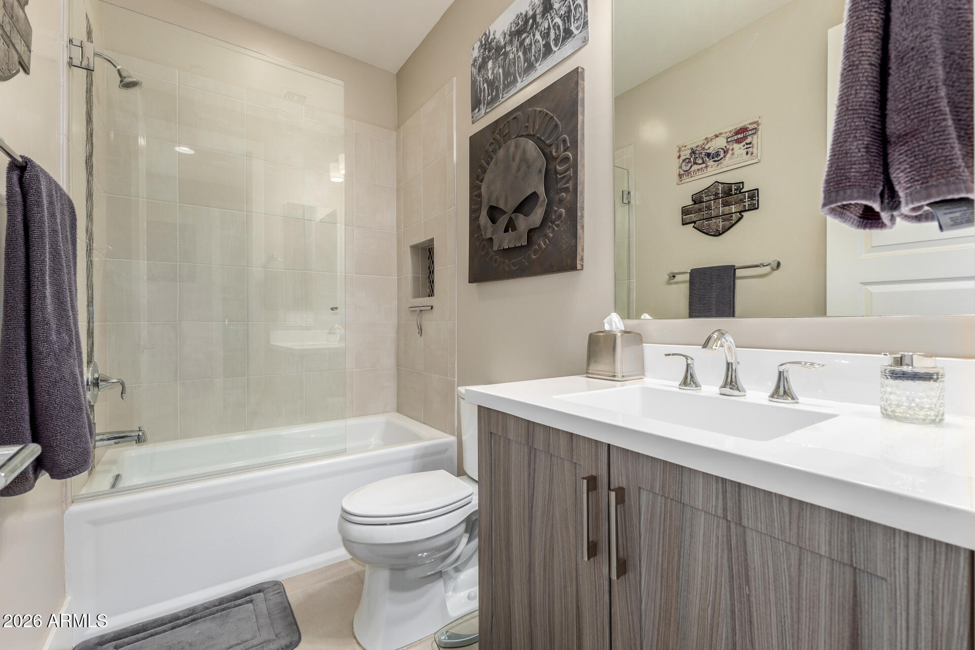 6850 East McDowell Road, Unit 71 Scottsdale, AZ 85257 - Photo 20 of 36 a bathroom with a sink a toilet and a bathtub