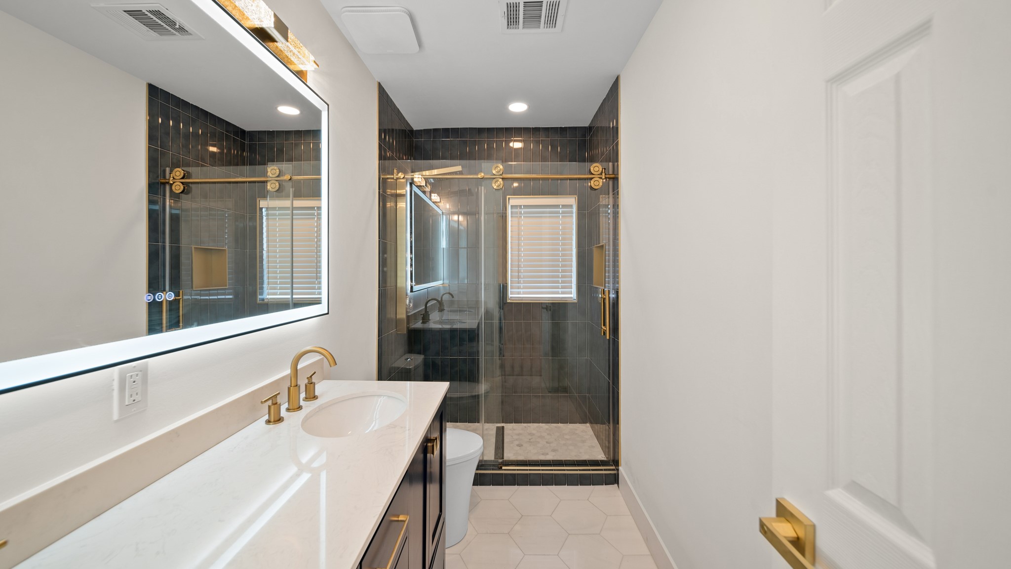 2119 Isabella Street Houston, TX 77004 - Photo 20 of 23 a bathroom with a sink a toilet and shower