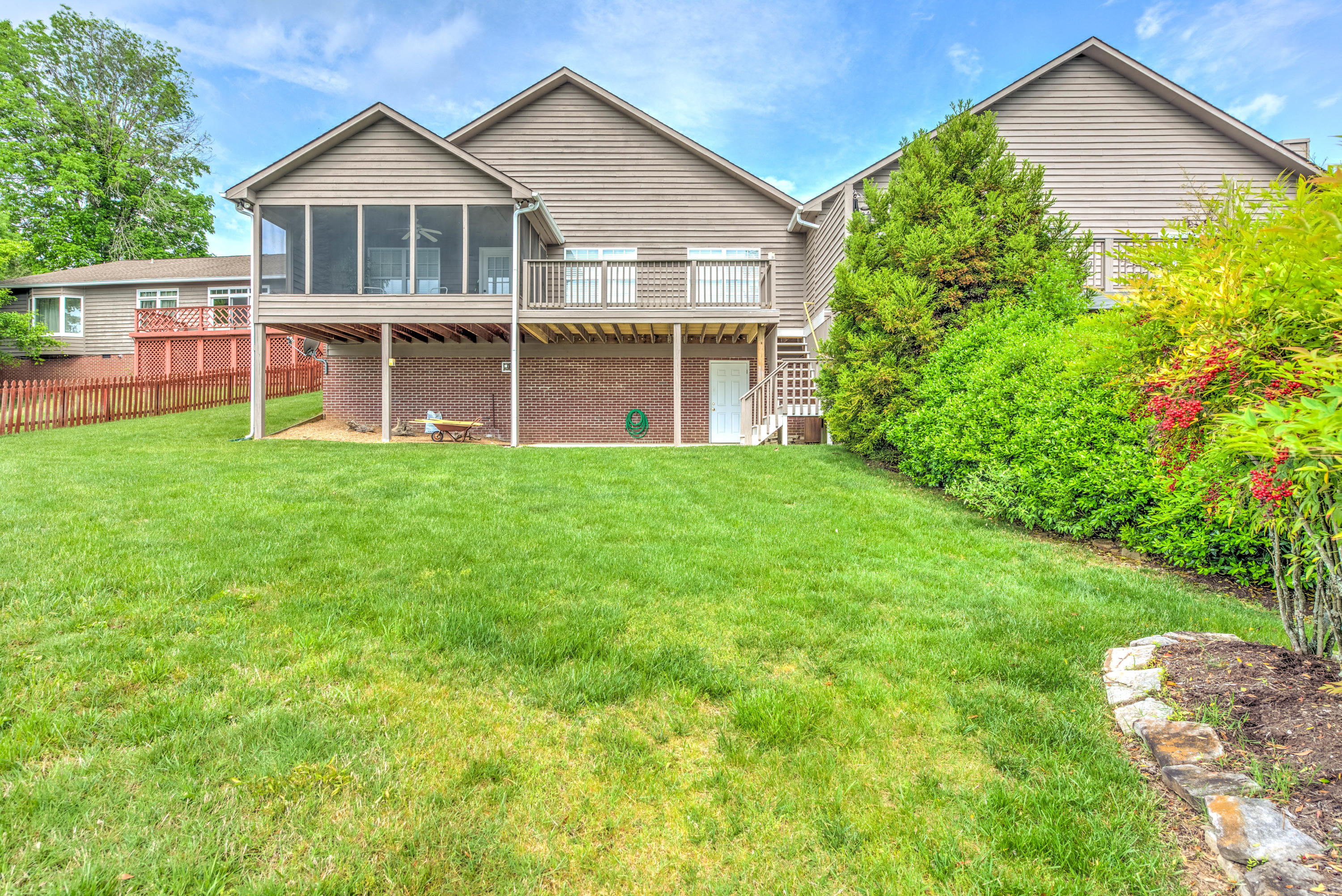 63 Riverview Drive Oak Ridge, TN 37830 - Photo 22 of 22 Flat Back Lawn