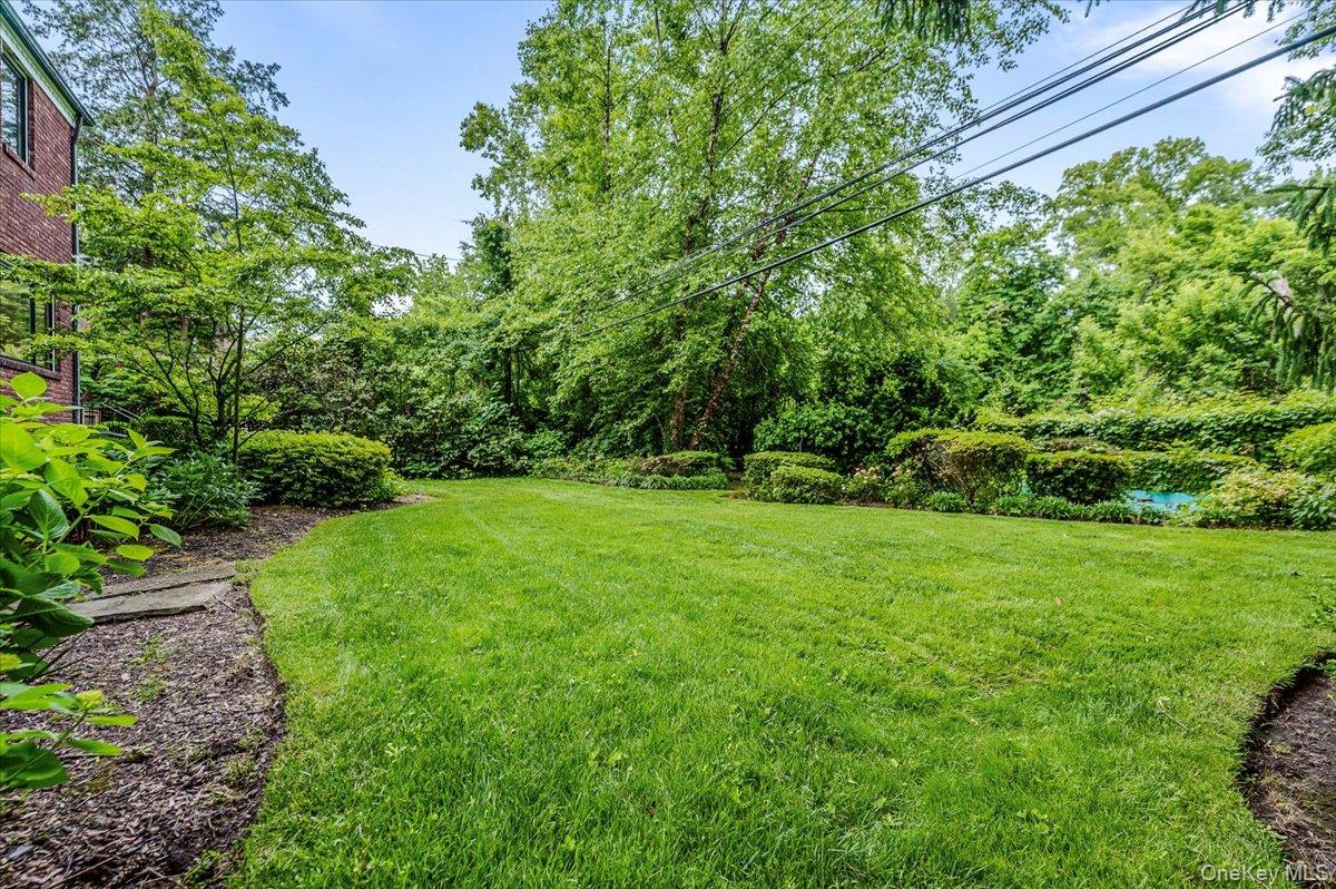 8 Parkside Drive Great Neck, NY 11021 - Photo 30 of 32