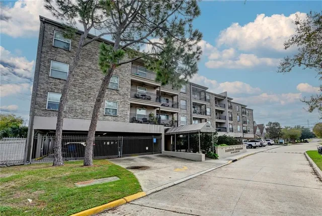 $1,850 | 500 Lake Marina Avenue, Unit 418, New Orleans, LA 70124