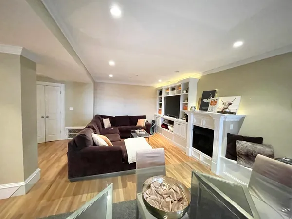 $5,200 | 27-29 Telegraph Street, Unit STREET, Boston, MA 02127