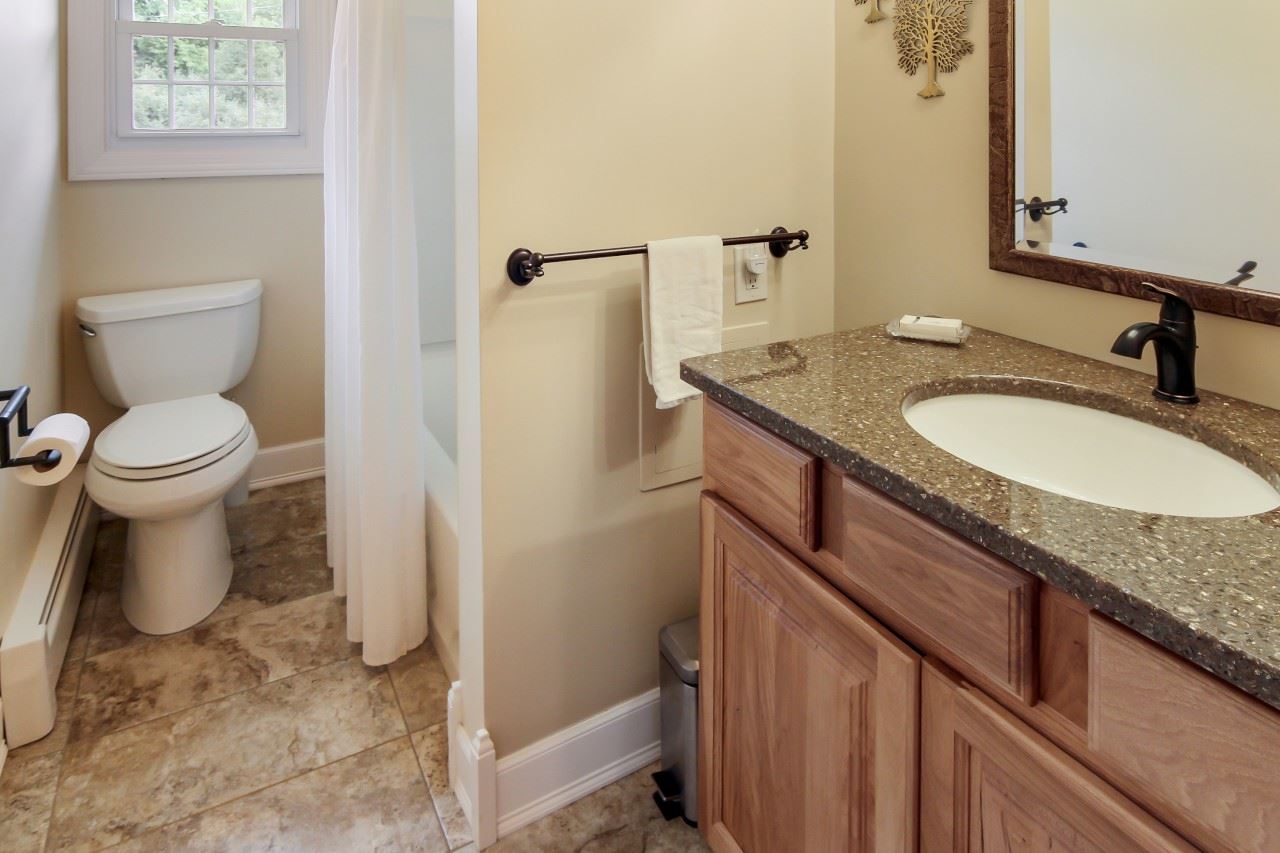 5734 Apple Valley Road Williamsburg, MI 49690 - Photo 19 of 34 1879440-18.JPG