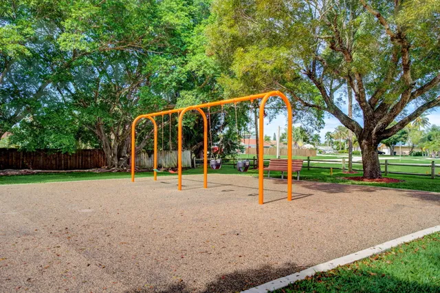 $990,000 | 7348 East Country Club Boulevard, Boca Raton, FL 33487