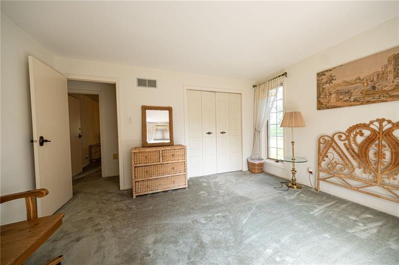 221 Baintree Road Coraopolis, PA 15108 - Photo 18 of 25 Gallery Image 18