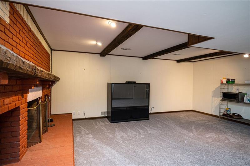 221 Baintree Road Coraopolis, PA 15108 - Photo 20 of 25 Gallery Image 20