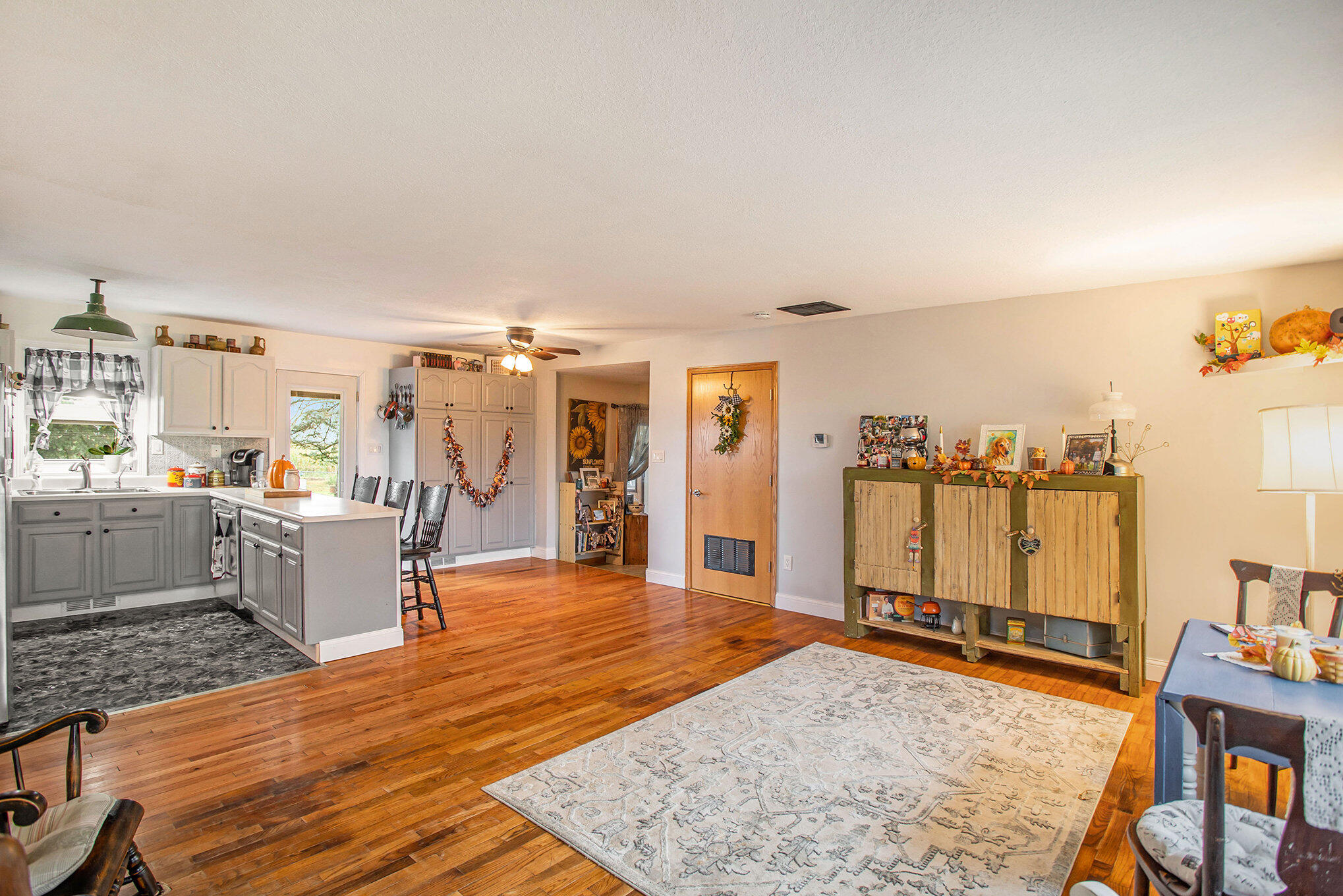 526 Athens Road Sherwood, MI 49089 - Photo 5 of 21 008_526_athens_rd_sherwood_mi_49089-19