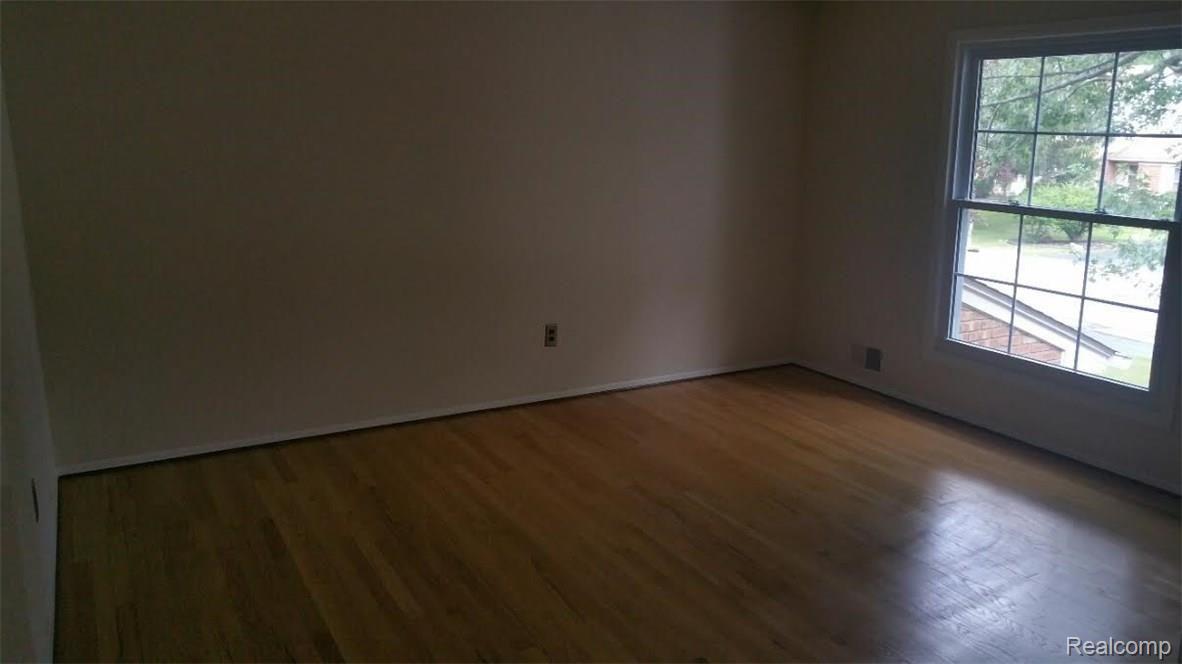 4954 Green Road West Bloomfield, MI 48323 - Photo 11 of 21 Green11.jpg