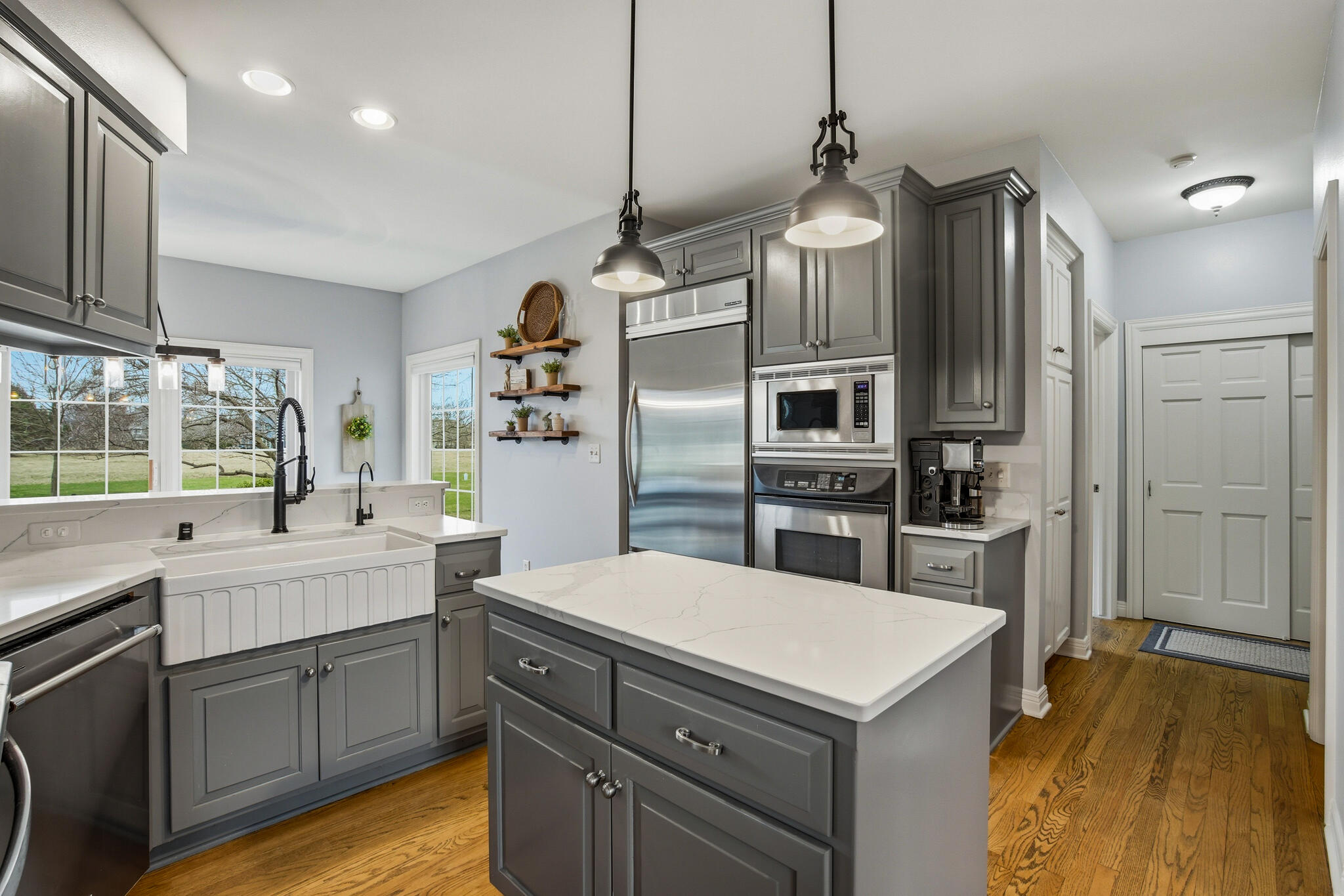 W291-n3363 Summerhill Road Delafield, WI 53072 - Photo 15 of 36 Backhall