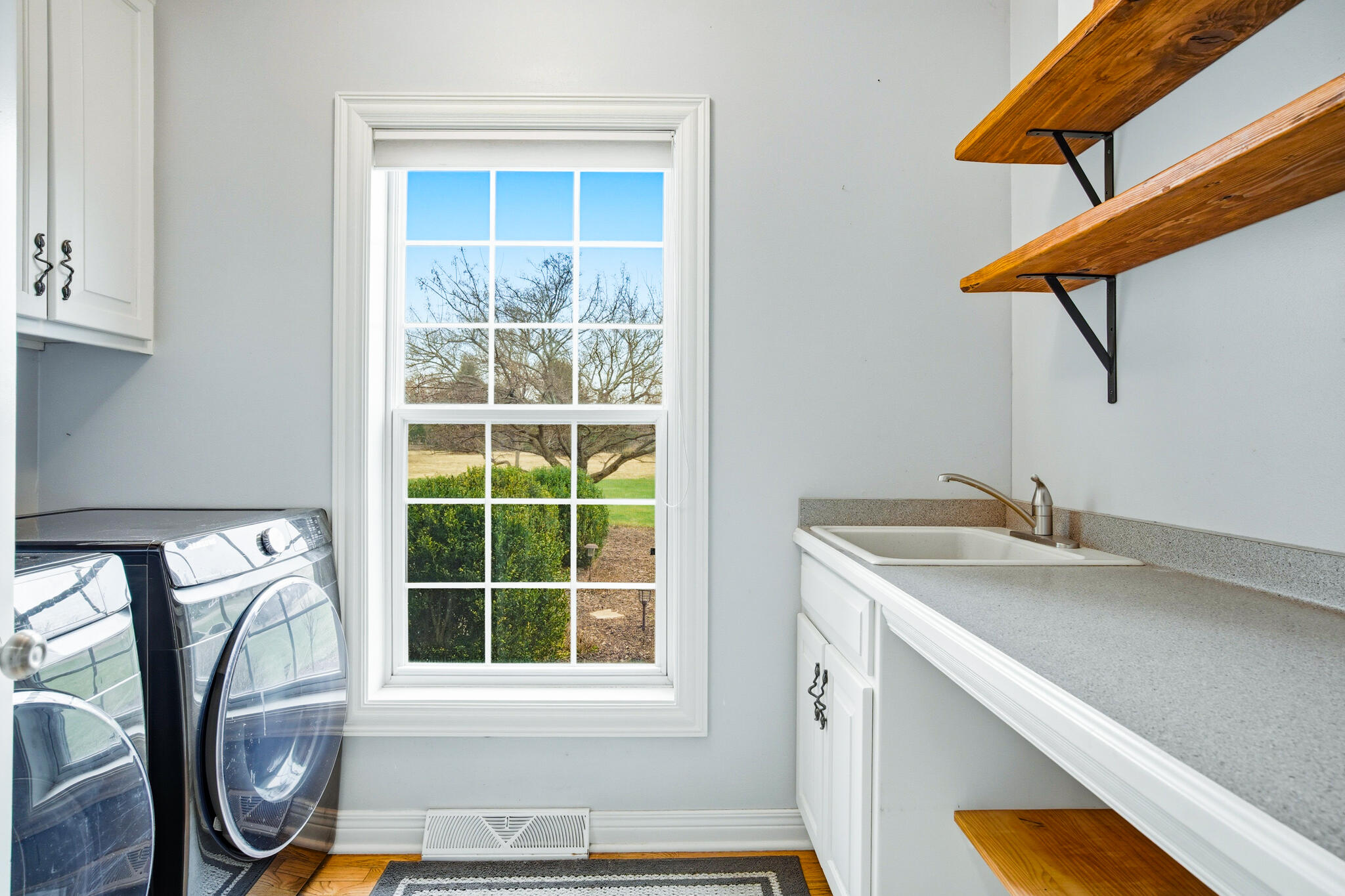 W291-n3363 Summerhill Road Delafield, WI 53072 - Photo 18 of 36 Laundry room