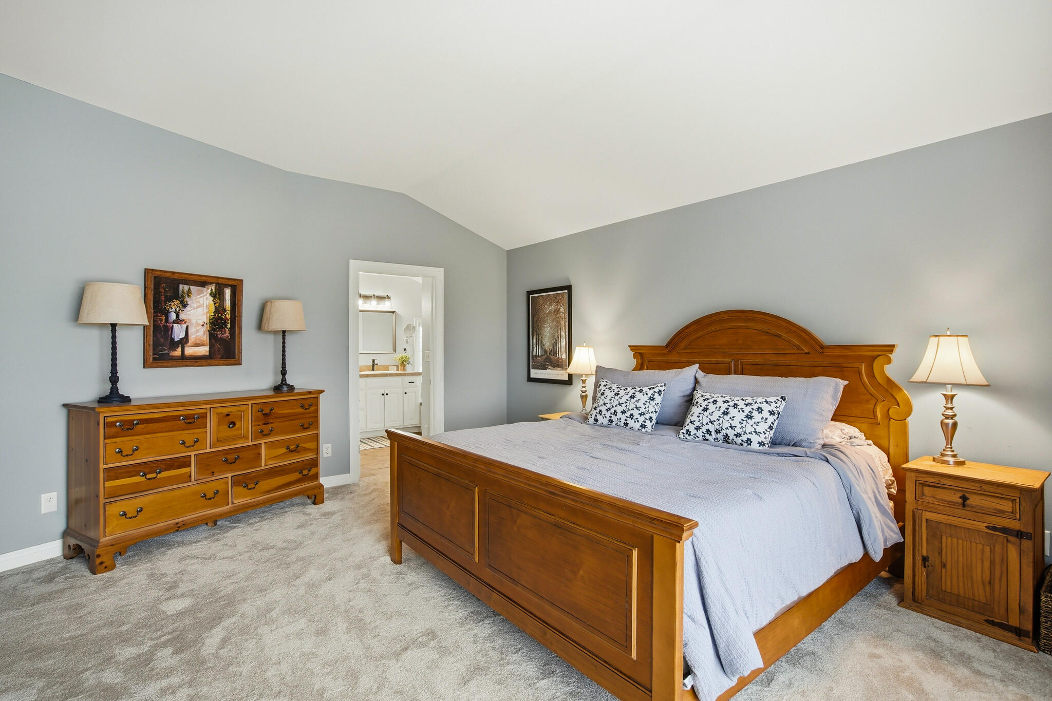 W291-n3363 Summerhill Road Delafield, WI 53072 - Photo 19 of 36 Owner's suite