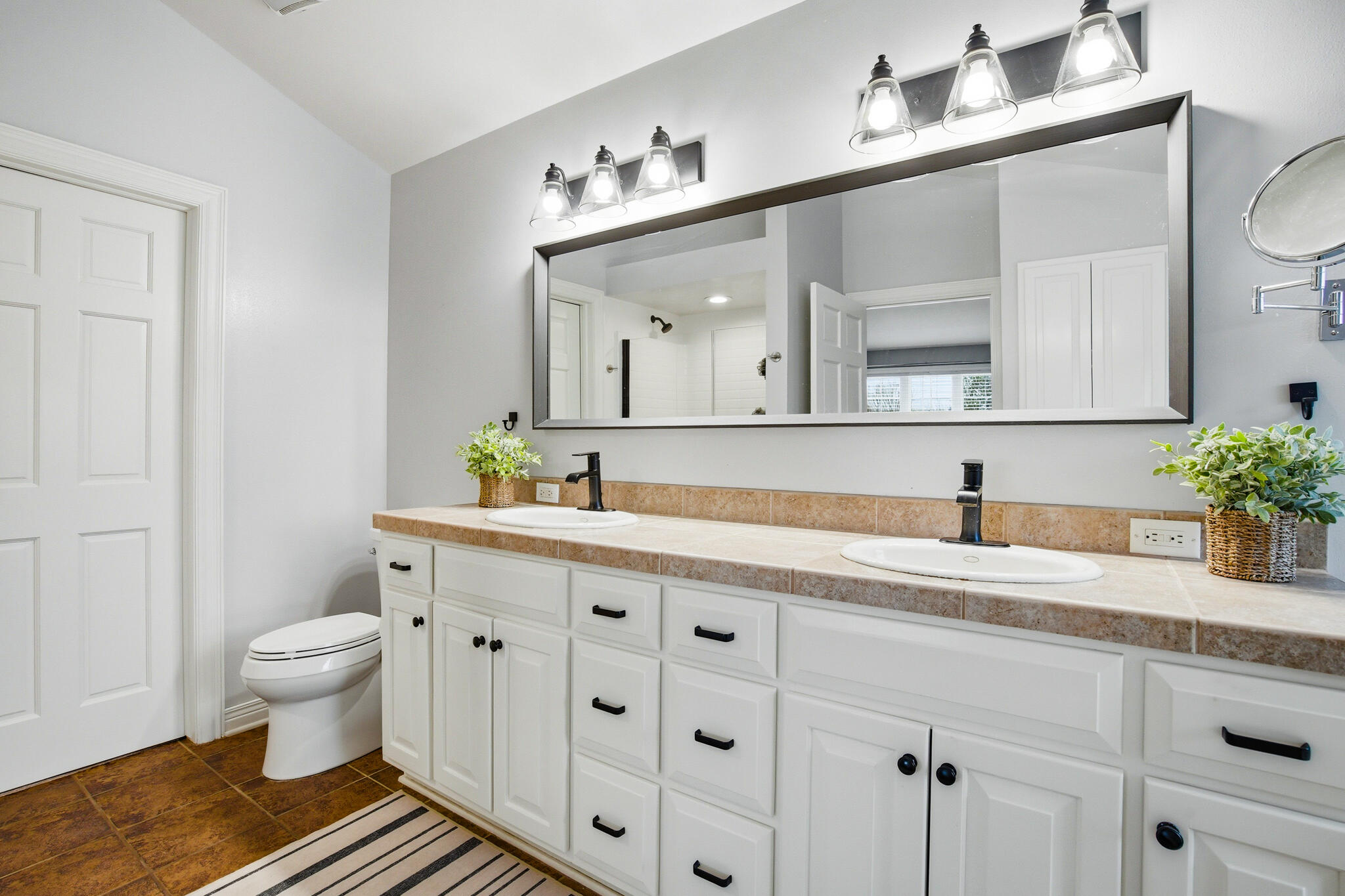 W291-n3363 Summerhill Road Delafield, WI 53072 - Photo 22 of 36 Owner's bath