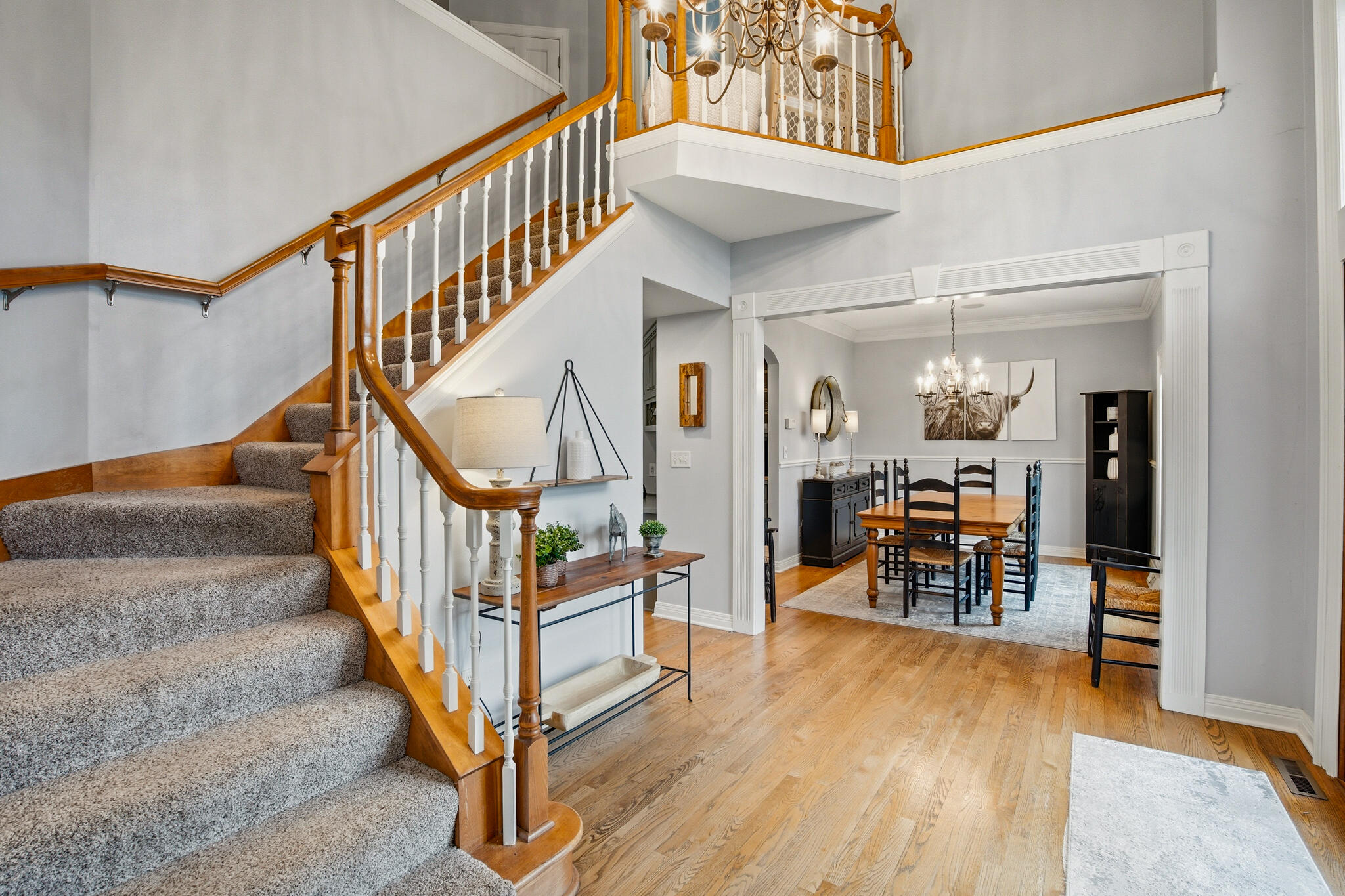 W291-n3363 Summerhill Road Delafield, WI 53072 - Photo 4 of 36 Stairs