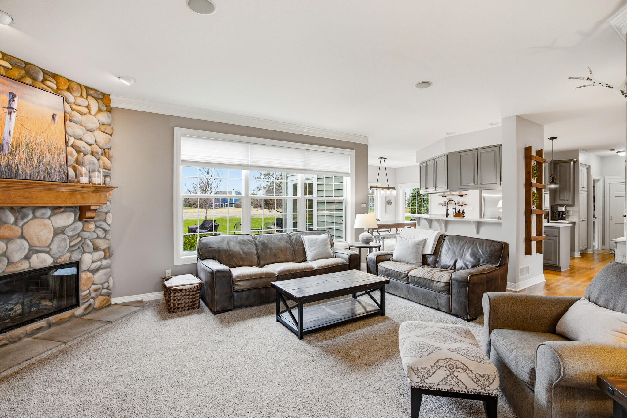 W291-n3363 Summerhill Road Delafield, WI 53072 - Photo 5 of 36 Family room