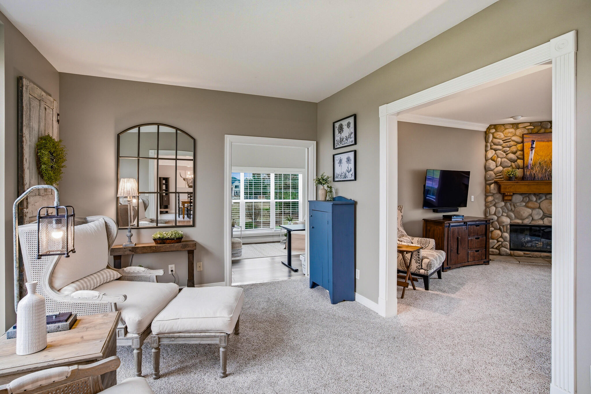 W291-n3363 Summerhill Road Delafield, WI 53072 - Photo 8 of 36 Living Room