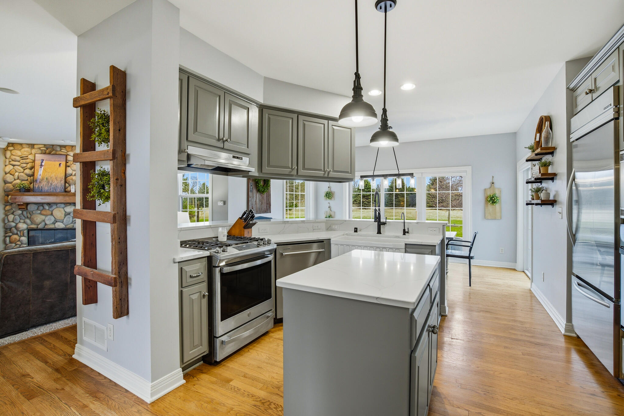 W291-n3363 Summerhill Road Delafield, WI 53072 - Photo 10 of 36 Kitchen