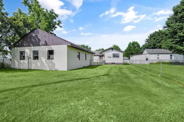 $224,900 | 2813 Minnesota Street, Marinette, WI 54143
