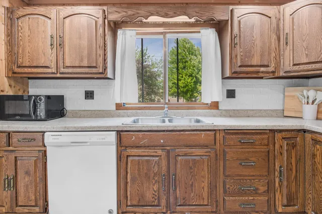 $224,900 | 2813 Minnesota Street, Marinette, WI 54143