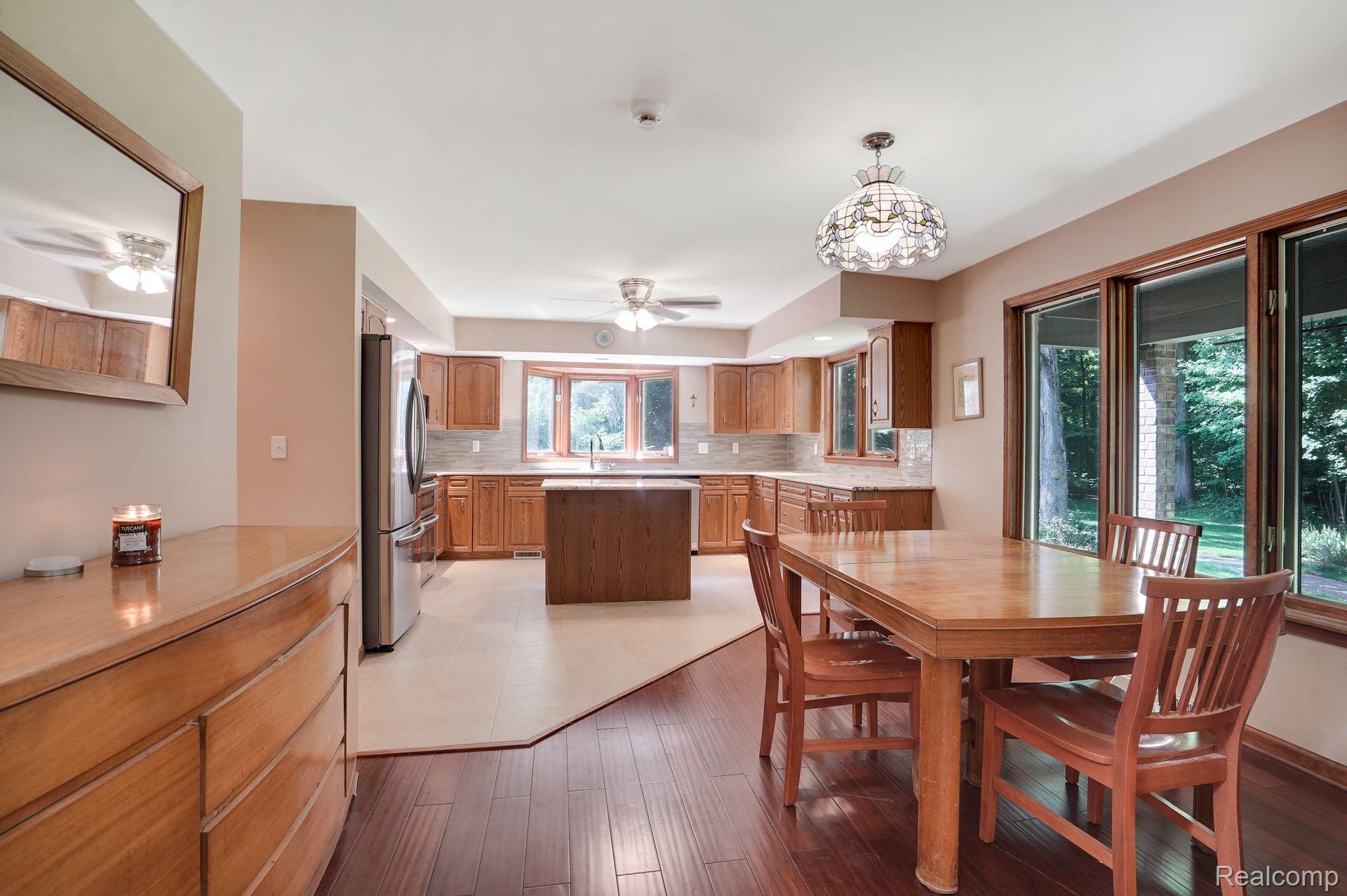 1795 Caughill Road Columbus, MI 48063 - Photo 7 of 38 Eat in kitchen