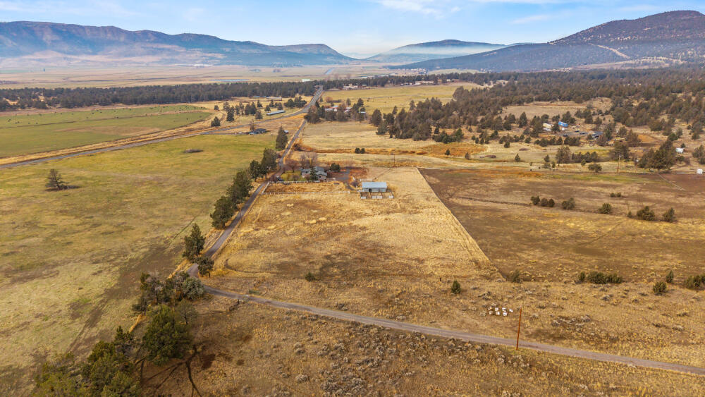 23131 North Poe Valley Road Klamath Falls, OR 97603 - Photo 39 of 45 a view of an ocean and a mountain