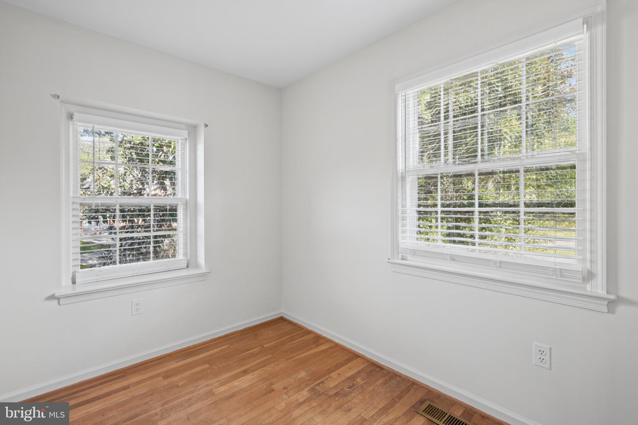 9813 Brookford Road Potomac, MD 20854 - Photo 31 of 48 Gallery Image 31
